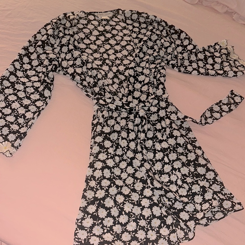 Morgan Taylor Embroidered Daisy Robe